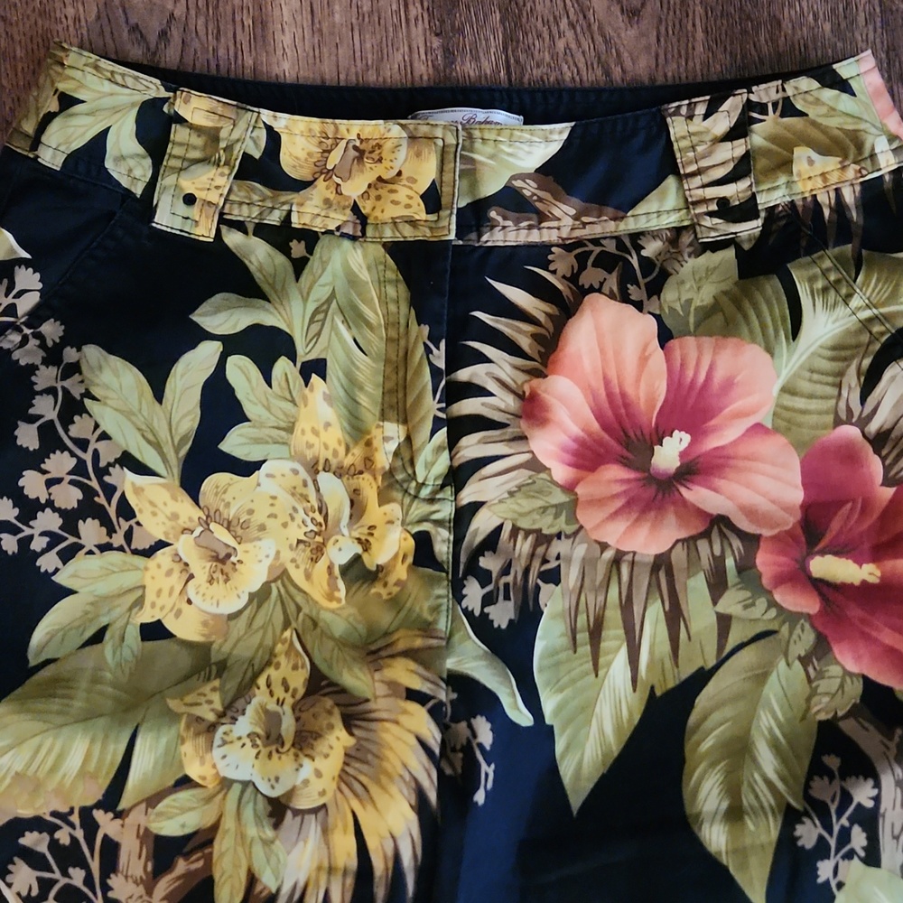 TOMMY BAHAMA Vintage Black Floral Crop Pant 4 - Picture 2 of 6
